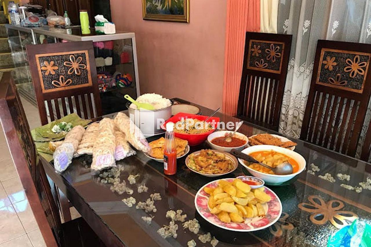 Bromo Indah Lestari Homestay Mitra Reddoorz Pasuruan Exterior foto