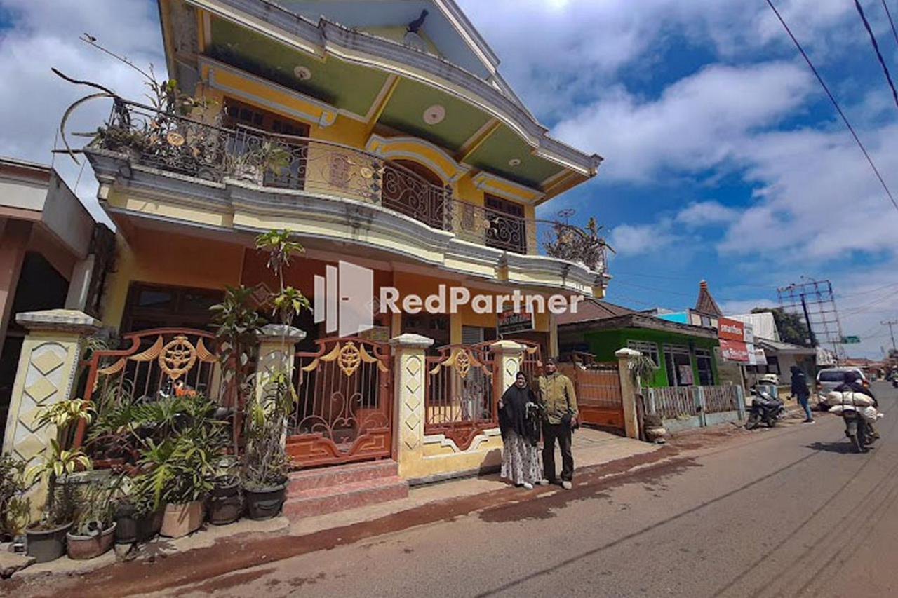 Bromo Indah Lestari Homestay Mitra Reddoorz Pasuruan Exterior foto